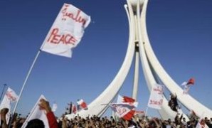 المعارضة البحرينية بين دعوات المسايرة وحمل السلاح